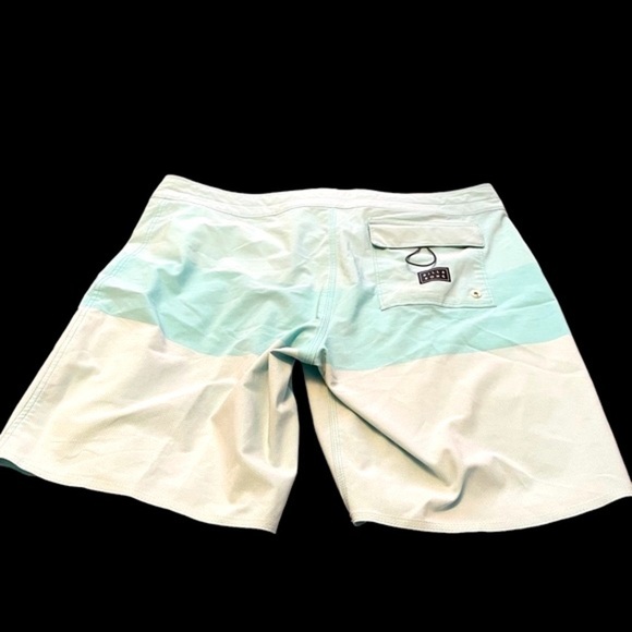 Billabong Tribong Airlite
Boardshorts - Size 34 - - Picture 3 of 12